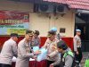 Gelar ‘Jum’at Peduli’ Kapolres Metro Tangerang  Bagikan Bansos Untuk Ojek Online di Batuceper