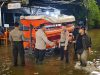Anggota Polres Metro Tangerang Kota Turun Lapangan Bantu Warga Terdampak Banjir IMG-20260123-WA0053