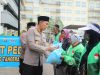 Jumat Peduli, Polres Metro Tangerang Kota Pererat Silaturahmi dengan Komunitas Ojol