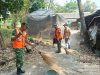 Koramil 02/Batuceper Bersama Warga Bersihkan Tumpukan Sampah di Jurumudi