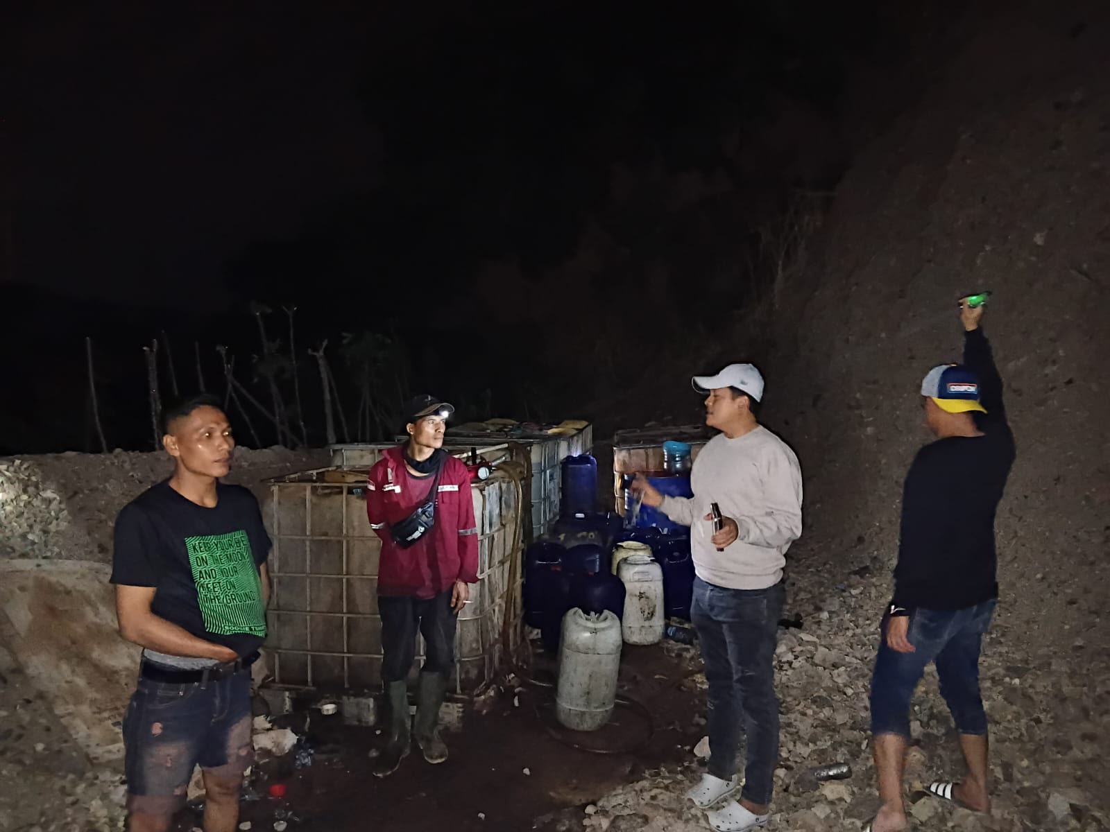 Polda Banten Bongkar Praktik “Kencingan” Solar Subsidi di Pulo Ampel, Dua Tersangka Diamankan