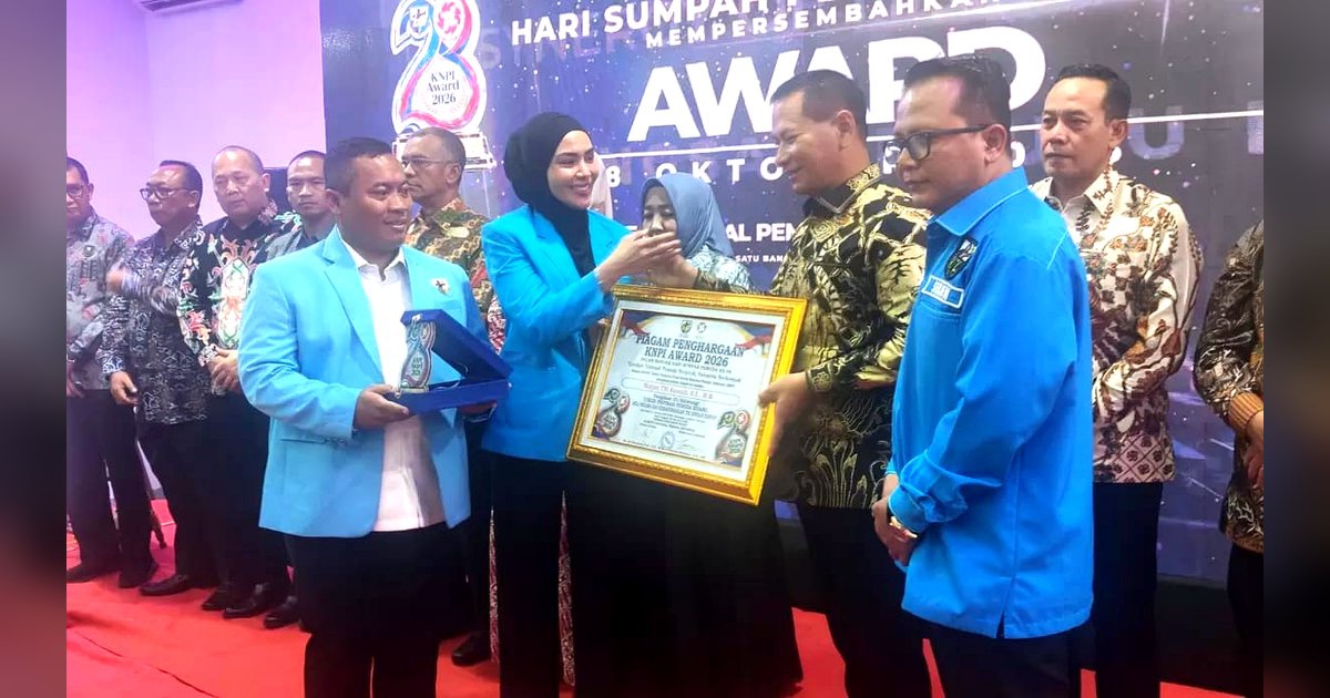 Pangdam III/Siliwangi Mayjen TNI Kosasih, S.E., M.M., Menerima KNPI Award 2026